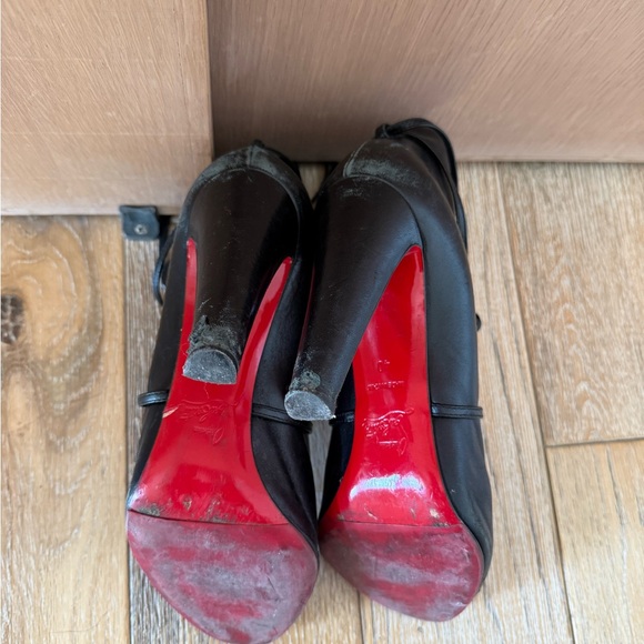 Louboutin size 40 black booties - Picture 4 of 4